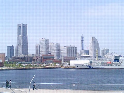 横浜港とMM21地区のビル群