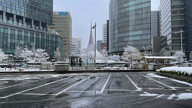 雪降る名古屋駅前