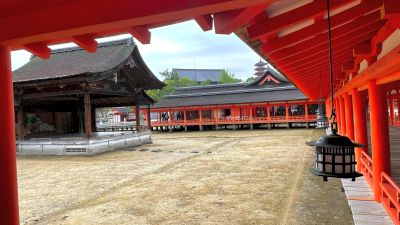 厳島神社の回廊（干潮時）